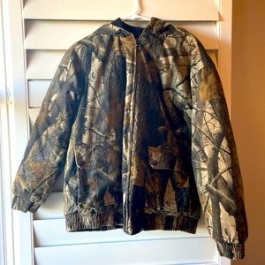 Outfitters Ridge men’s camo full zip hoodie jacket. Size large (42/44).